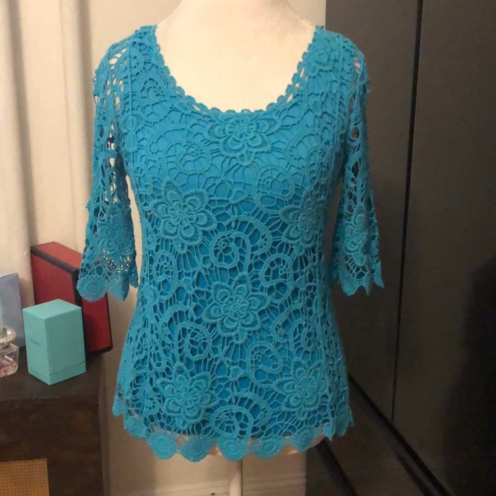 Crocheted look blue shirt